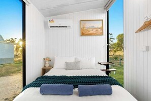 1 bedroom, WiFi, bed sheets - Avondale Heights 1 by Tiny Away (Banyena)