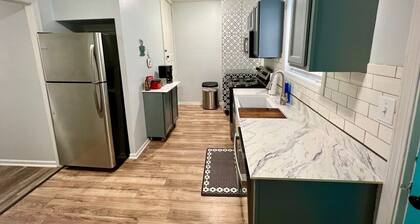2 br home close to downtown and Lucas Oil. Pet Friendly!