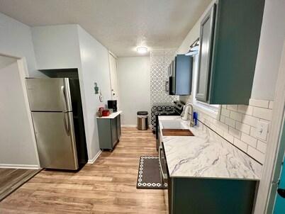 2 br home close to downtown and Lucas Oil. Pet Friendly!