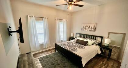 2 br home close to downtown and Lucas Oil. Pet Friendly!