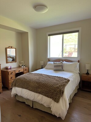 3 bedrooms, desk, iron/ironing board, free WiFi