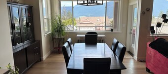 Mountain View Home with hot tub close to prime areas for outdoor enthusiasts