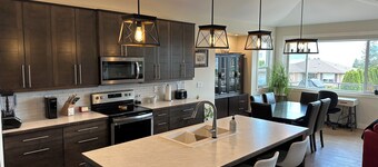 Mountain View Home with hot tub close to prime areas for outdoor enthusiasts