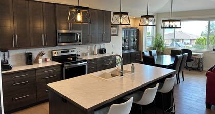 Mountain View Home with hot tub close to prime areas for outdoor enthusiasts