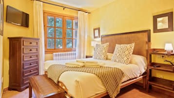 3 dormitorios, escritorio, tabla de planchar con plancha y Internet