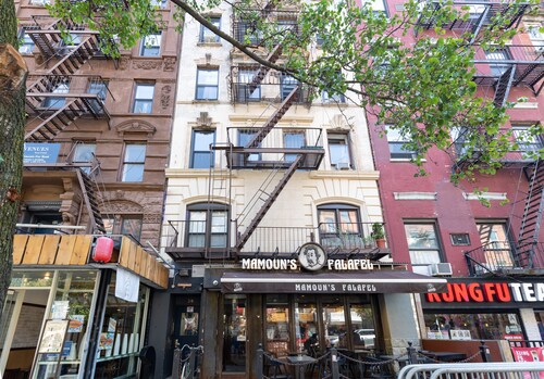 Cosy 2 BR's ~Prime location Saint Marks Place~NYU