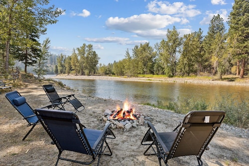 Riverfront 4 bed/3bath home on Bitterroot River plus a Pickleball Court 