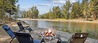 Riverfront 4 bed/3bath home on Bitterroot River plus a Pickleball Court 