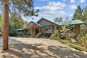 Exterior - Riverfront 4 bed/3bath home on Bitterroot River plus a Pickleball Court  (Hamilton)
