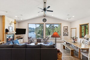 Smart TV, fireplace