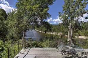 Outdoor dining - Riverfront 4 bed/3bath home on Bitterroot River plus a Pickleball Court  (Hamilton)