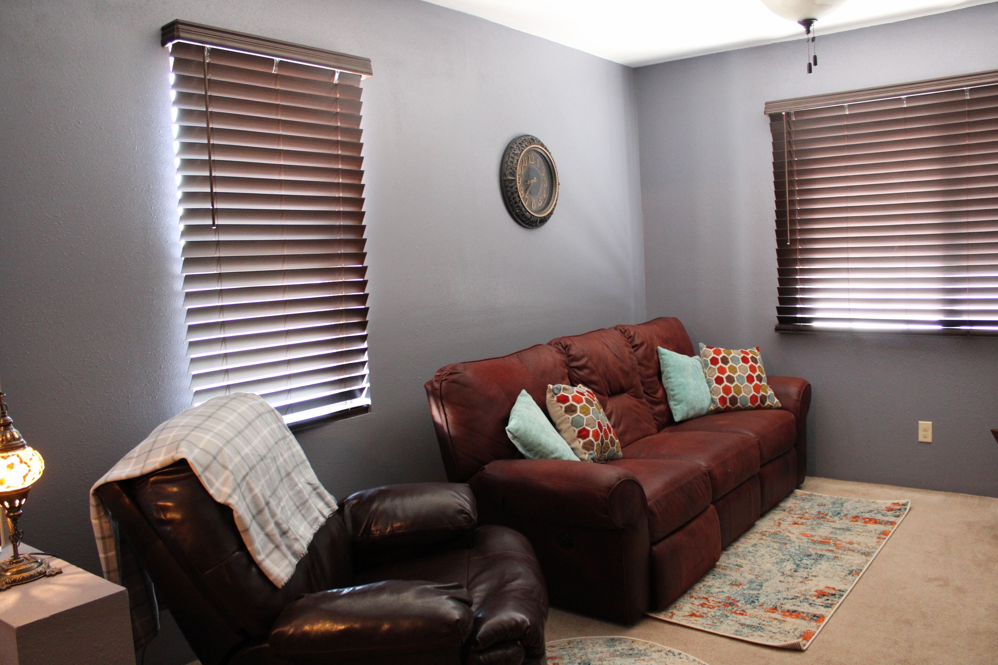 Swanky fun city apartment close to Fast Eddie’s! Minutes from downtown Alton. 