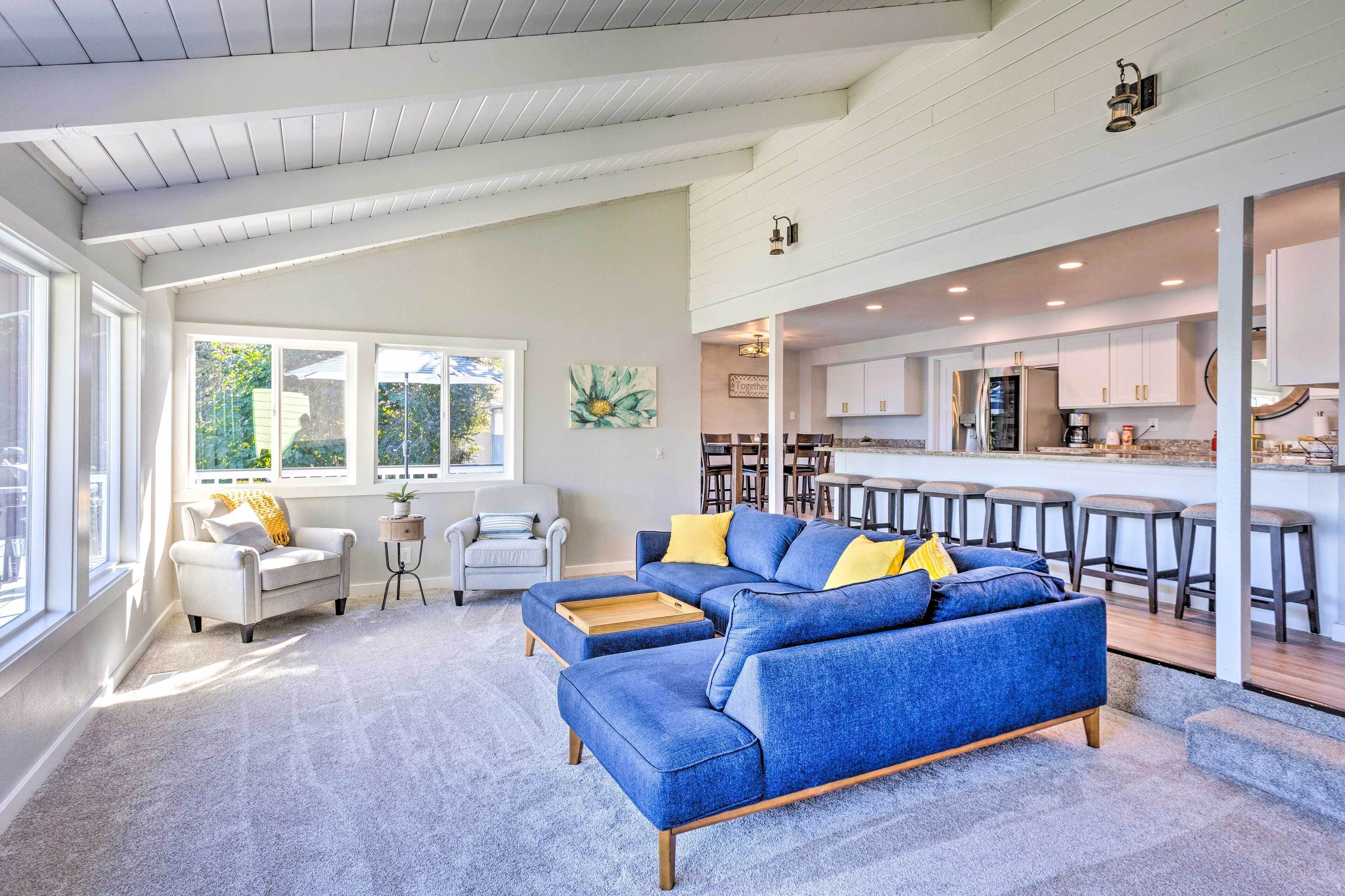 Lakeside Lacey Gem w/ Fire Pit + Private Dock