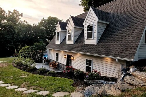 New Waterfront Creekside Cottage w/ Private Pool, Firepit, Paddle Boat, Fishing