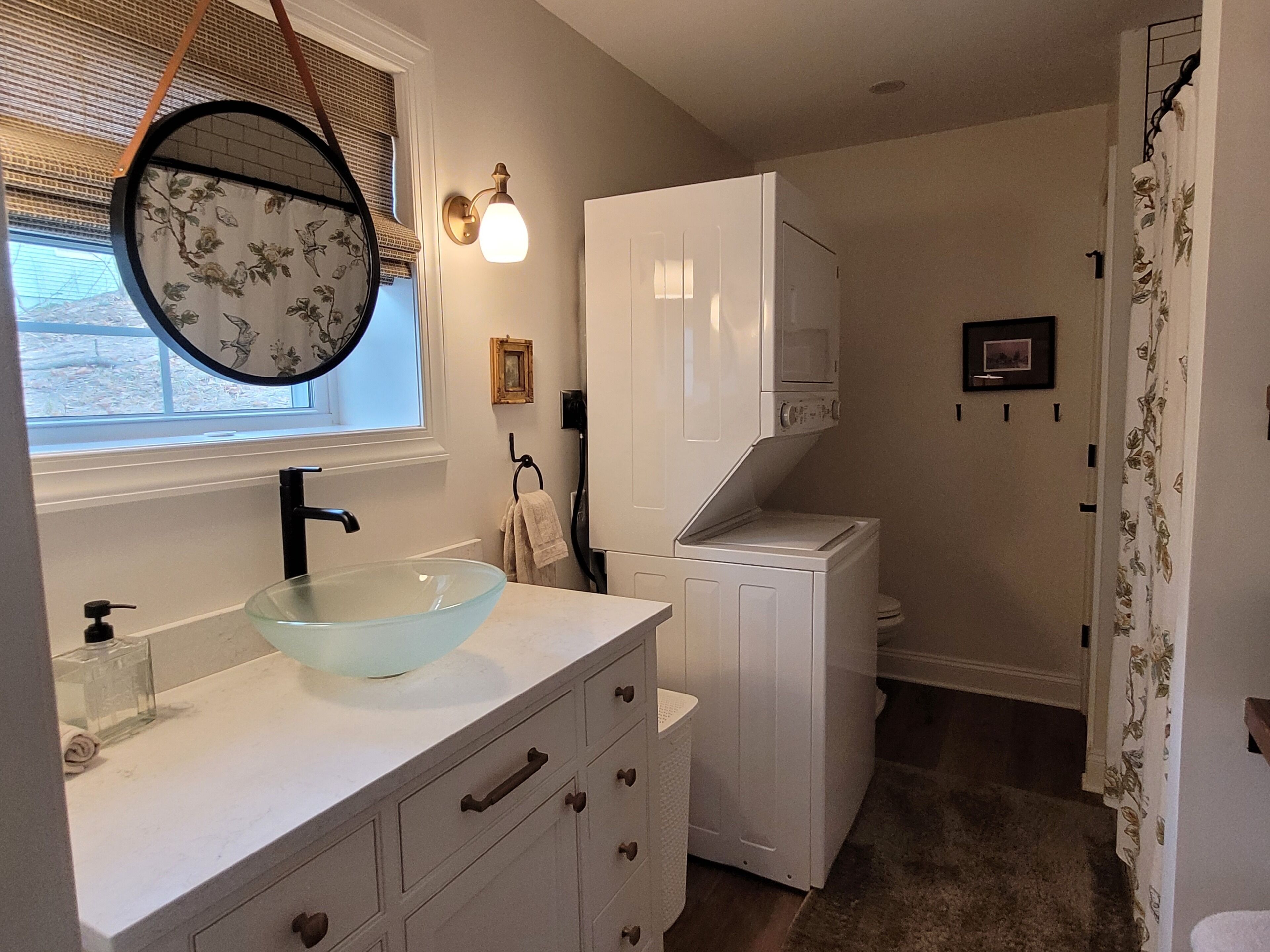 New Creekside Cottage, Waterfront Private Pool, Firepit, Paddle Boat, Fishing