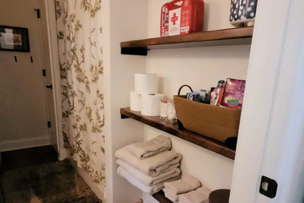 New Creekside Cottage, Waterfront Private Pool, Firepit, Paddle Boat, Fishing