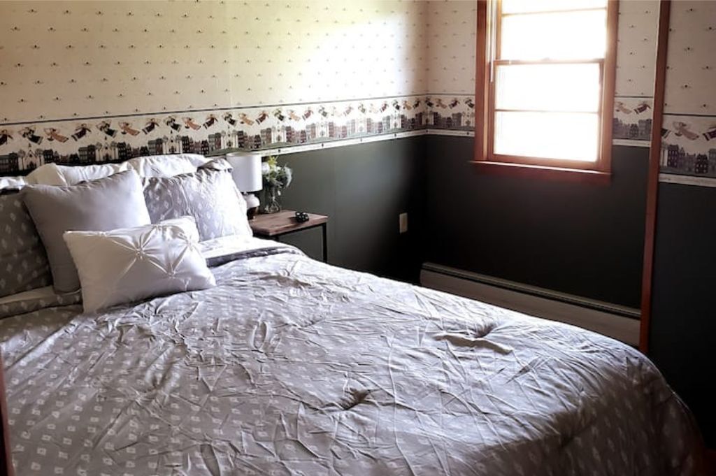 Lake House Getaway-Kayaking, Shopping, & Wineries!