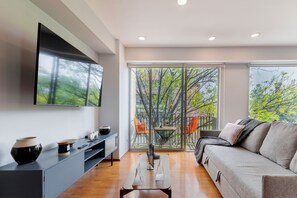 Televisión, videojuegos, libros y bocina smart 