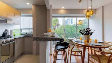 Coffee/tea maker, fridge, microwave, oven