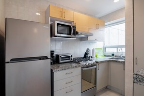 Fridge, microwave, oven, stovetop - Capitalia - The Best Option For Digital Nomads (Ciudad de México)