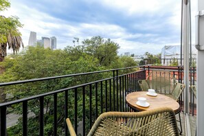 Outdoor dining - Capitalia - The Best Option For Digital Nomads (Ciudad de México)