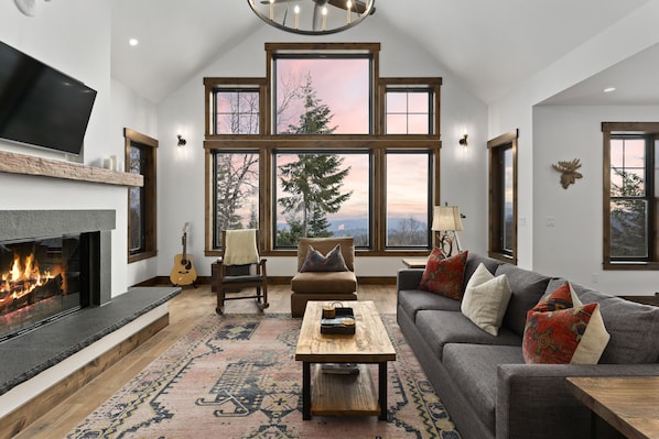 Älytelevisio, takka, DVD-soitin, pöytätennispöytä