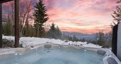 Gorgeous mountain getaway - VIEWS - HotTub - Private - Wildlife - Close to town