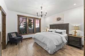 5 bedrooms, desk, iron/ironing board, free WiFi