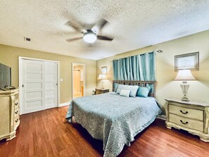 3 bedrooms, desk, iron/ironing board, travel cot