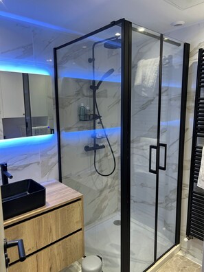 Shower, hair dryer, towels - Magnificent marina with 3x12-metre wharf (Le Grau-du-Roi)