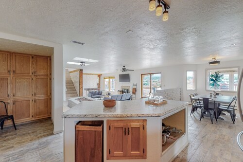 🏊‍♂️Indoor Heated Pool♨️Hot Tub♨️Sauna, Foosball🧳Sleeps 18🌄Mtn Views