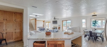 🏊♂️Indoor Heated Pool♨️Hot Tub♨️Sauna, Foosball🧳Sleeps 18🌄Mtn Views