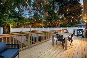 Outdoor dining - Stunning, Renovated 4BR/3.5BA with Backyard! (Oak Park)