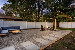 Terrace/patio - Stunning, Renovated 4BR/3.5BA with Backyard! (Oak Park)