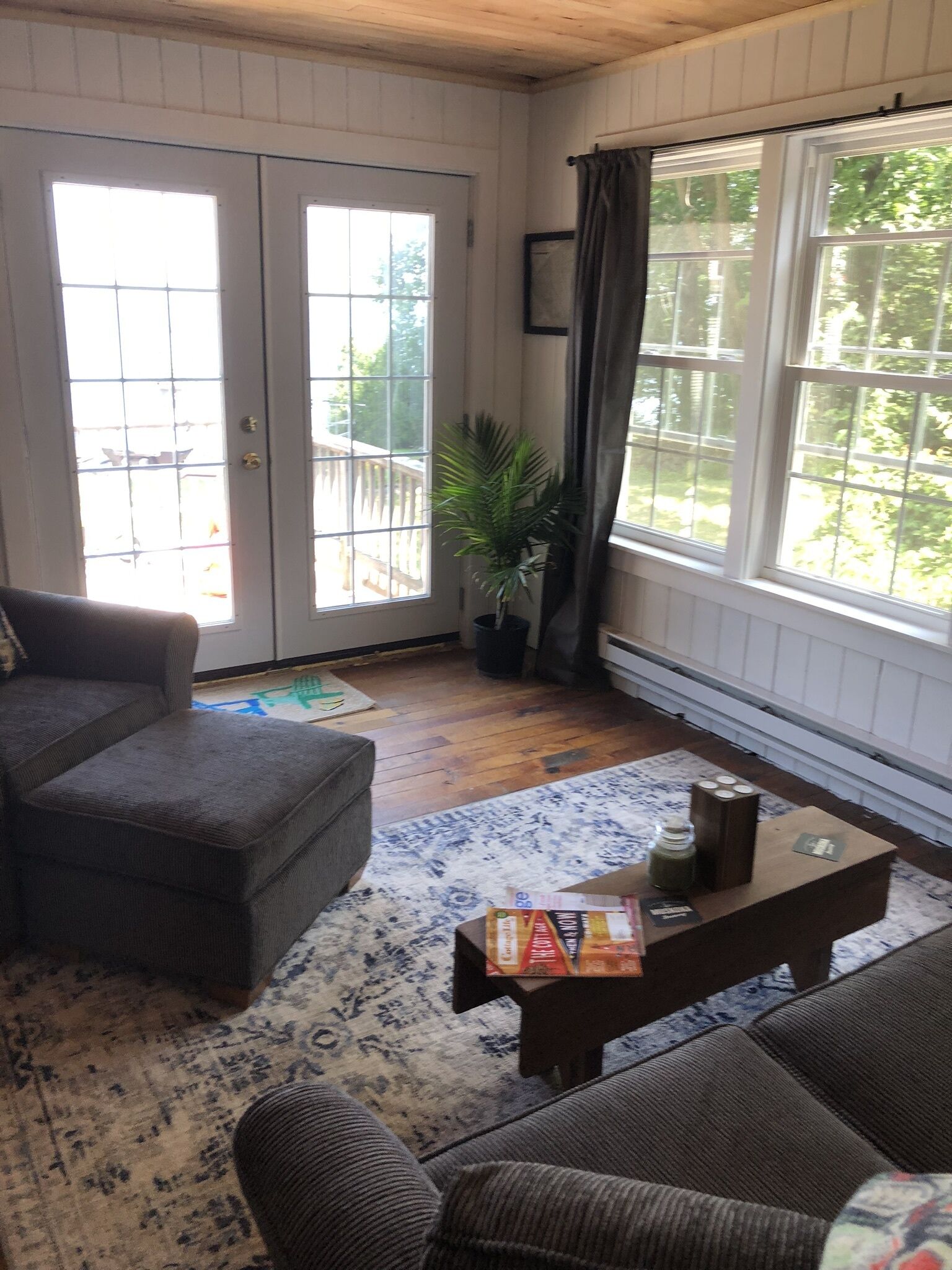 Cozy waterfront cottage