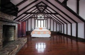 4 Schlafzimmer, Schreibtisch, Bügeleisen/Bügelbrett, WLAN