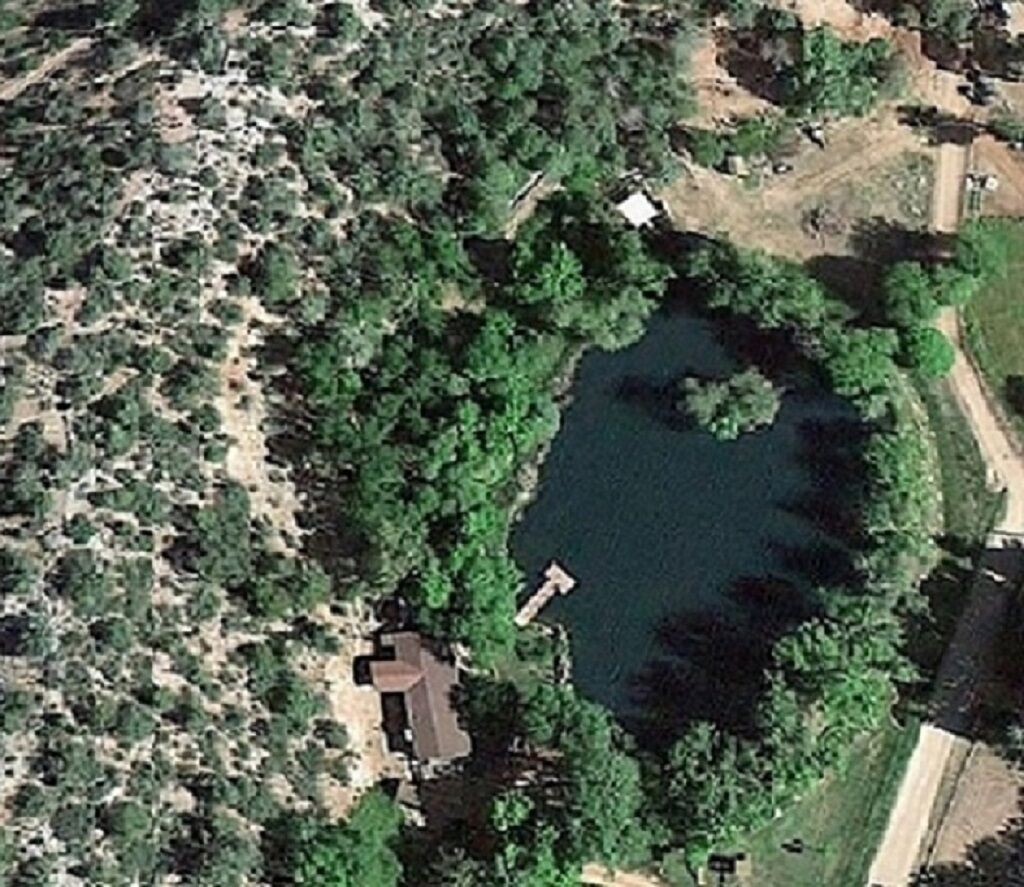  UniqueTreehouse overlooking private pond  FALL SPECIAL!