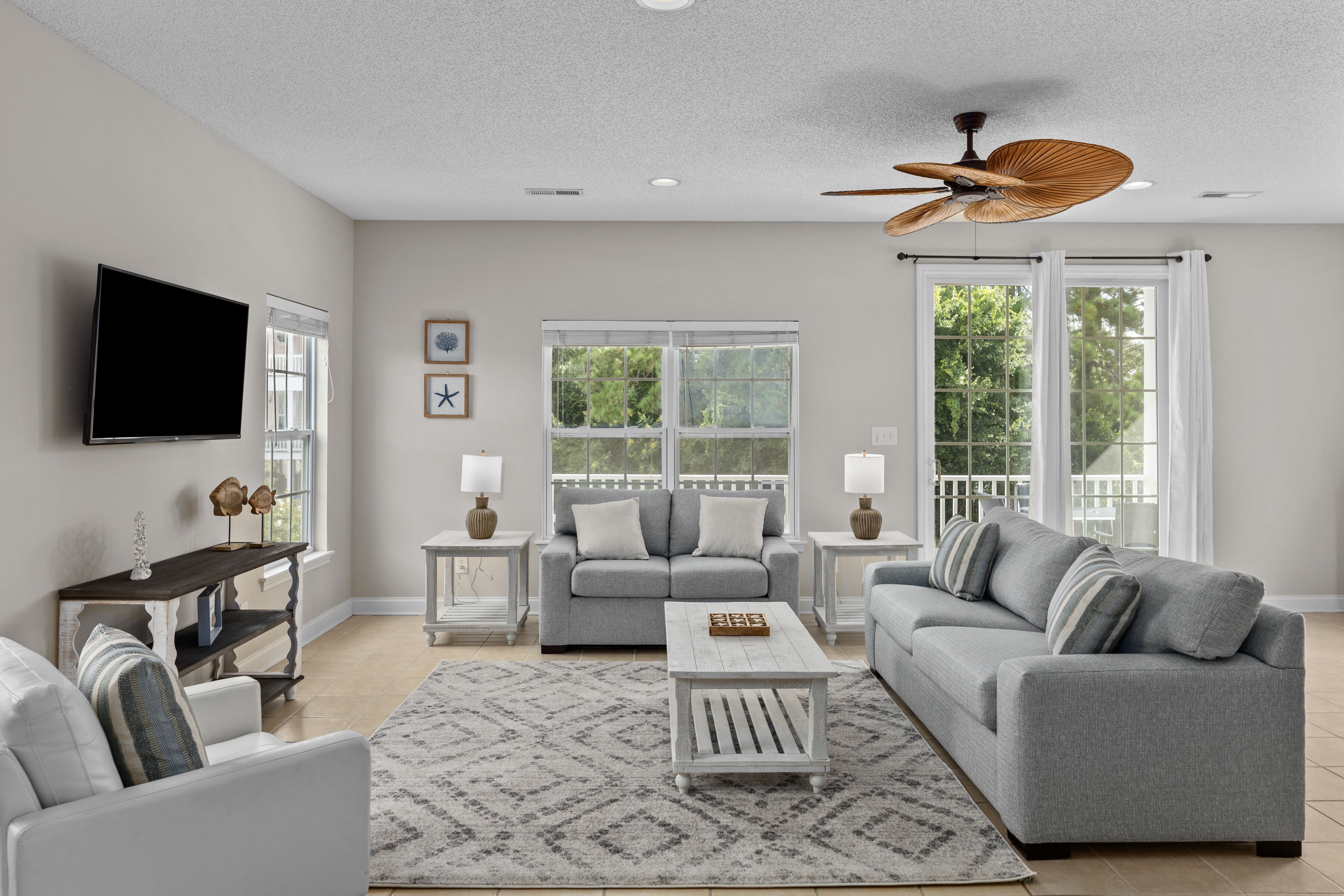 NEW! Short Walk to Beach, Private Pool, Fast Wifi!