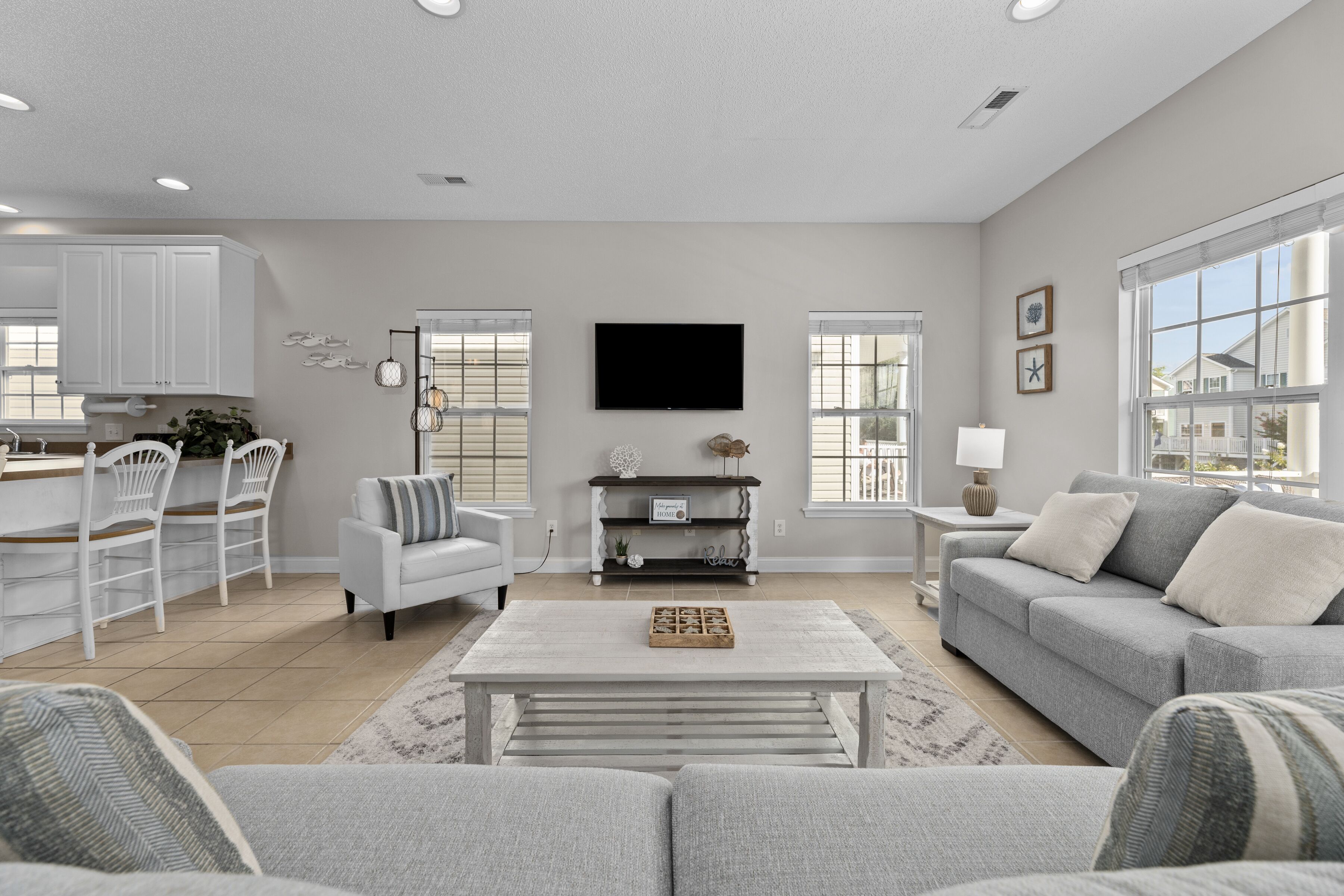 NEW! Short Walk to Beach, Private Pool, Fast Wifi!