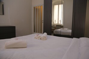2 bedrooms, free WiFi, bed sheets - The Violet of Parma//Del Ducato (Parma)