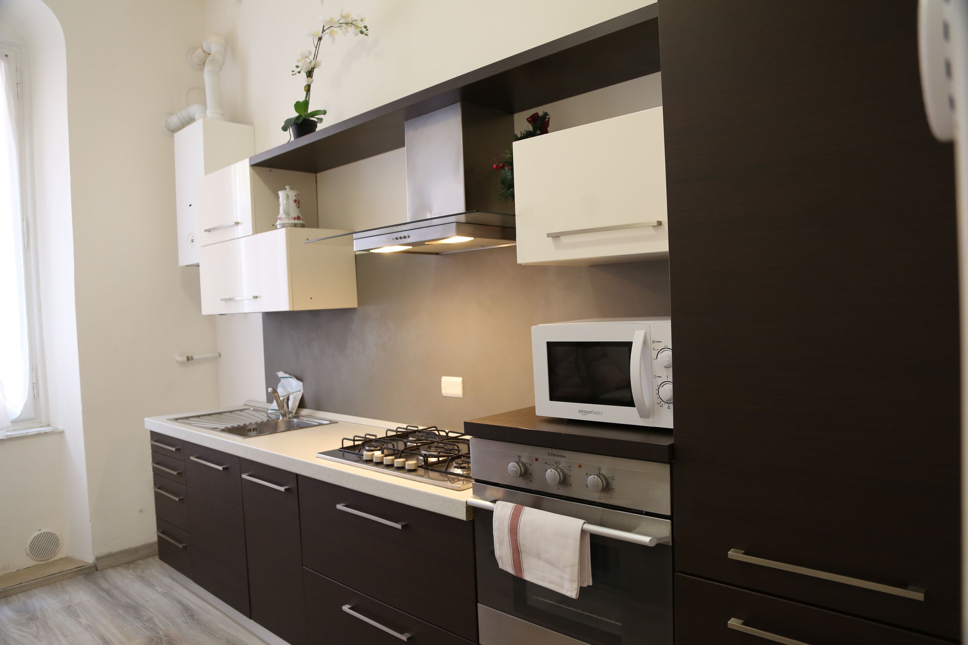 Kühlschrank, Mikrowelle, Ofen, Geschirrspüler