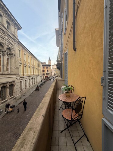 The Violet of Parma//Del Ducato