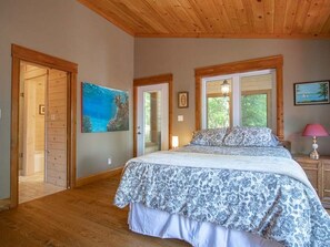 3 bedrooms, WiFi, bed sheets - Belmont Lake Life - Three Bedroom Cottage, Sleeps 9 (Havelock)