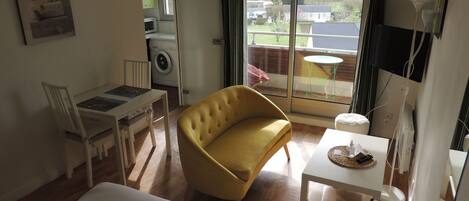 1 habitación, tabla de planchar con plancha, wifi gratis y ropa de cama