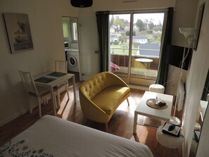 1 chambre, fer et planche à repasser, Wi-Fi gratuit, draps fournis