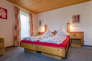 2 bedrooms, desk, travel crib, free WiFi - Enjoy a quiet, relaxing vacation in the beautiful Franconian countryside (Hollfeld)