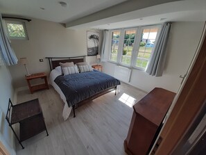 3 bedrooms, iron/ironing board, travel crib, free WiFi