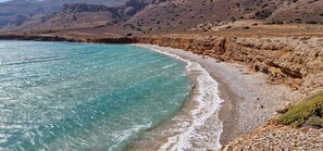 بالقرب من الشاطئ