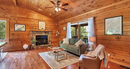 This Beautiful Cabin with Mountain views is the Perfect getaway!