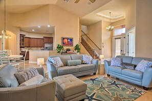 Smart TV, libros y estéreo 